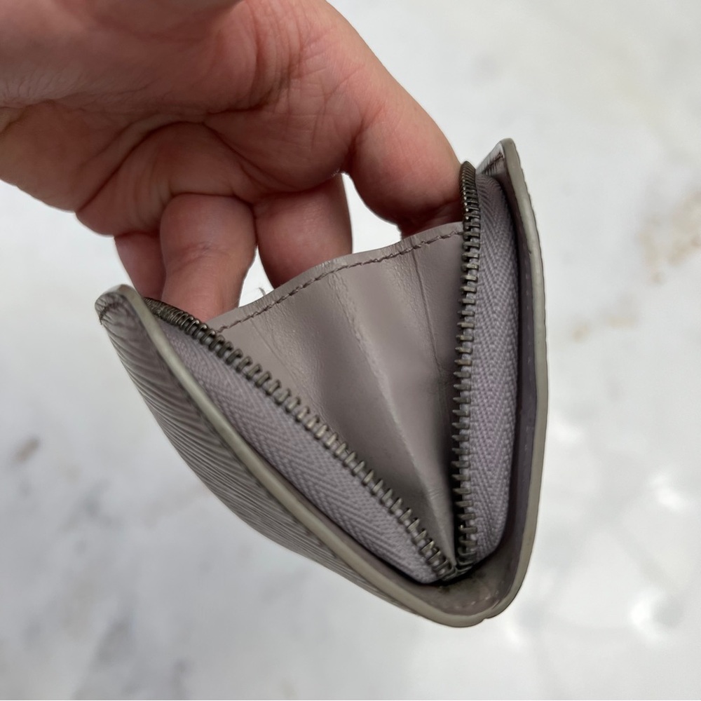 Louis Vuitton Lilac Epi Wallet | Chic Clamshell Design | Silvertone Hardware - Picture 12 of 16